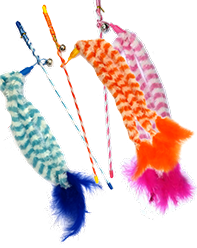 GIMCAT žaislas katėms pagaliukas su triguba pliušine uodega ir varpeliu, 46cm